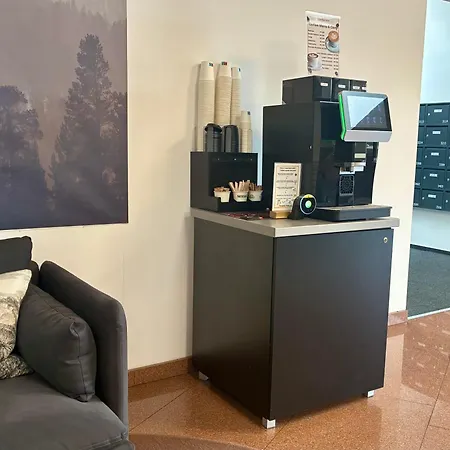 With Free Gym & Wifi, Easy Center Access , Self Check In דירה פראג