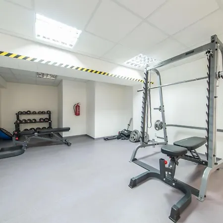 With Free Gym & Wifi, Easy Center Access , Self Check In דירה